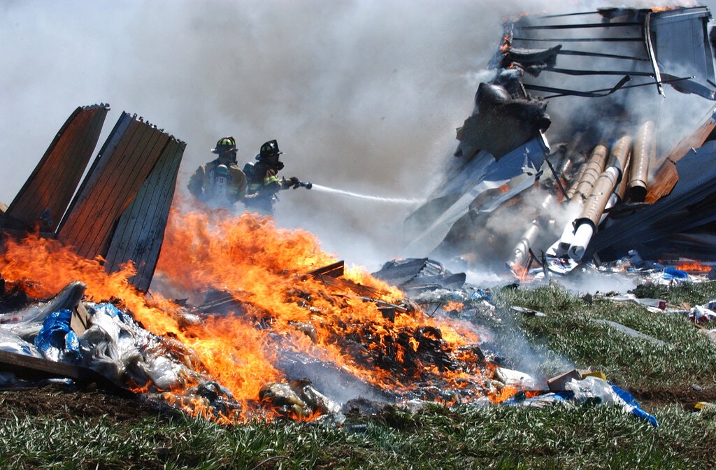 5 Killed in Pennsylvania When RV Blows Tire, Crashes into Tractor